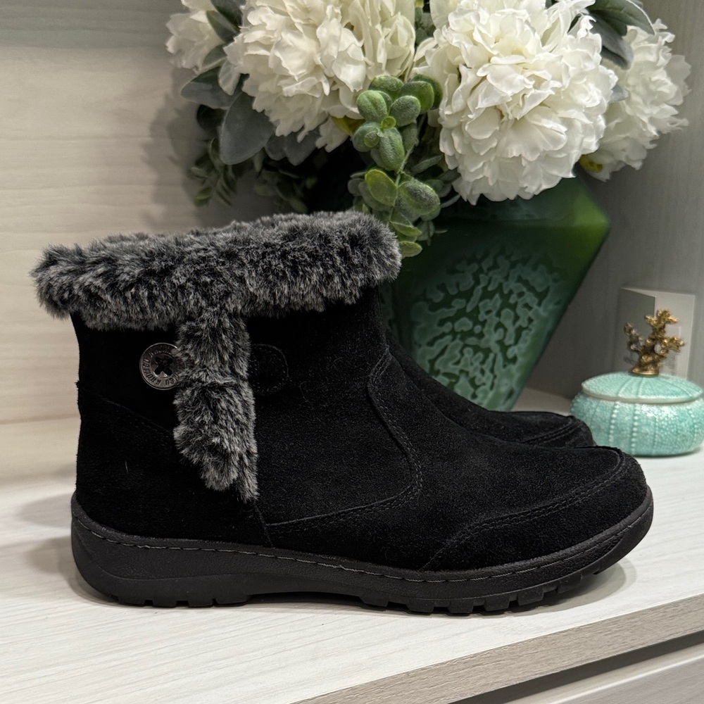 Women’s Khombu Black Suede Boots - Water Resistant - Faux Fur Trim - Size 9